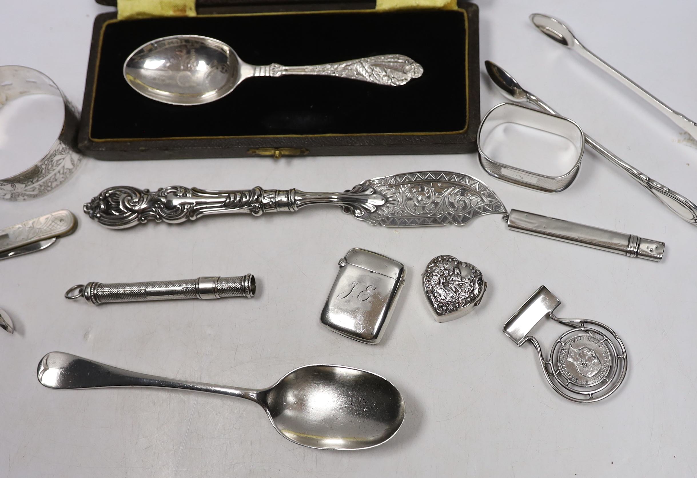 Sundry small silver including bracelet, dessert spoon, fruit knives, mustard, vesta pill box, sterling spoon, butter knife, etc.